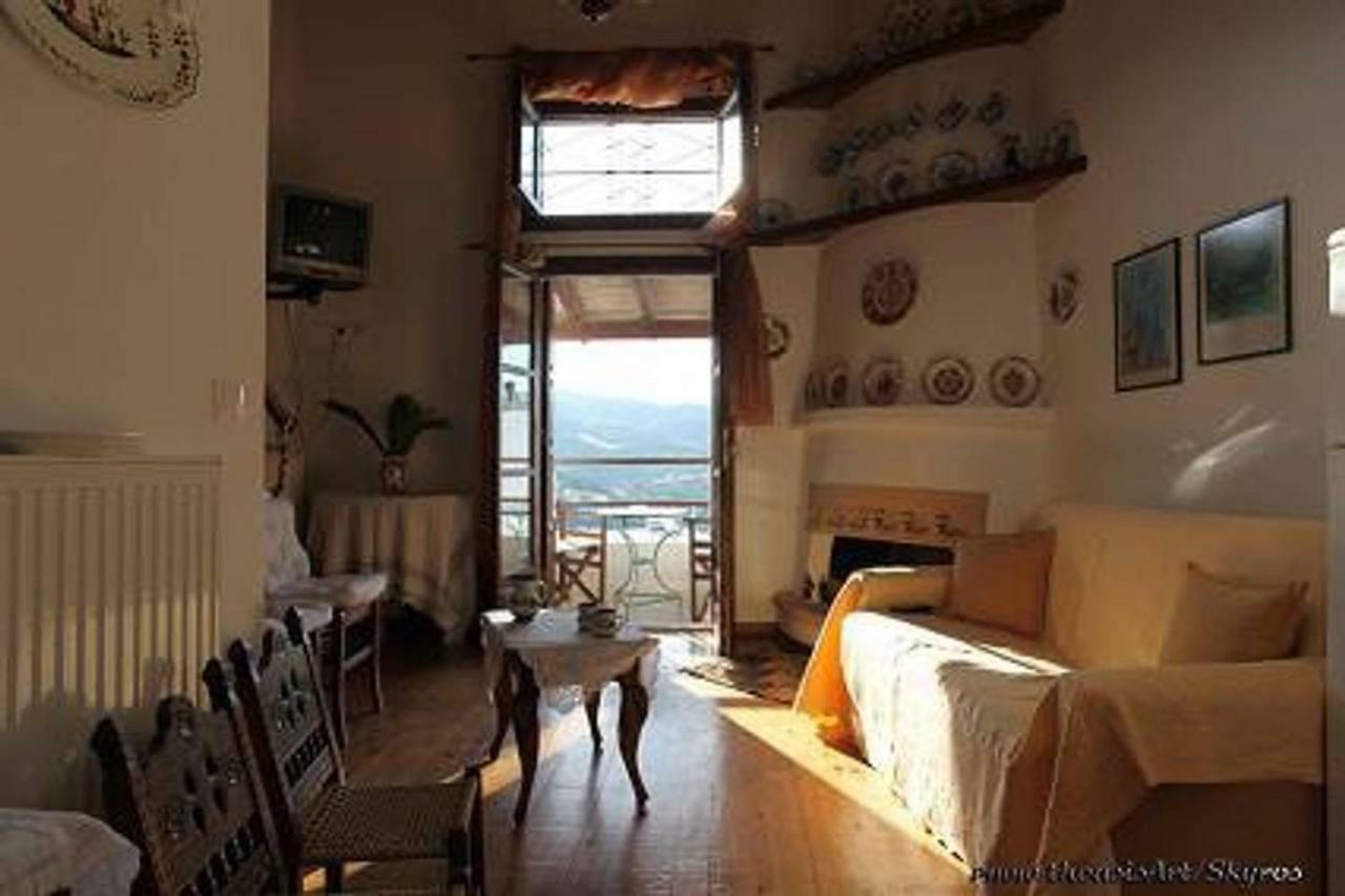 Traditional Studio Skyros Exterior photo